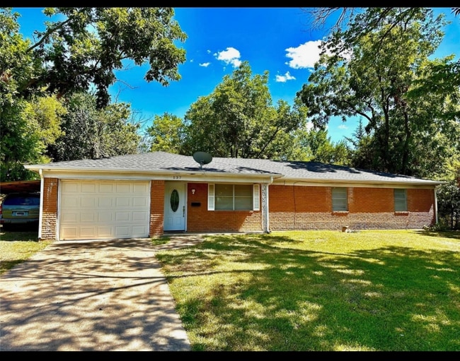 Building Photo - 137 Hardy Ave