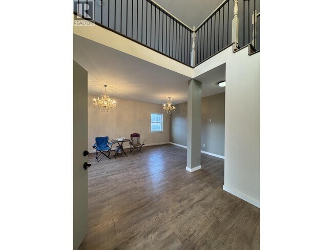 Photo du bâtiment - 11442-11240 240 St