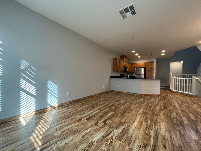 Building Photo - Charming 3 Bed, 3 bath townhome for rent!