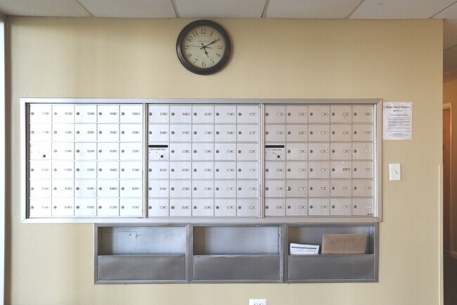 Foto del edificio - 9009 Golf Rd