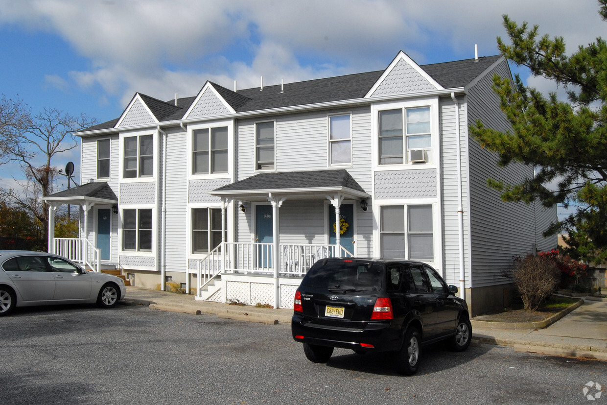 Building Photo - Victorian Court Townhomes