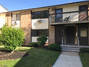 Building Photo - 819 Cricket Ln