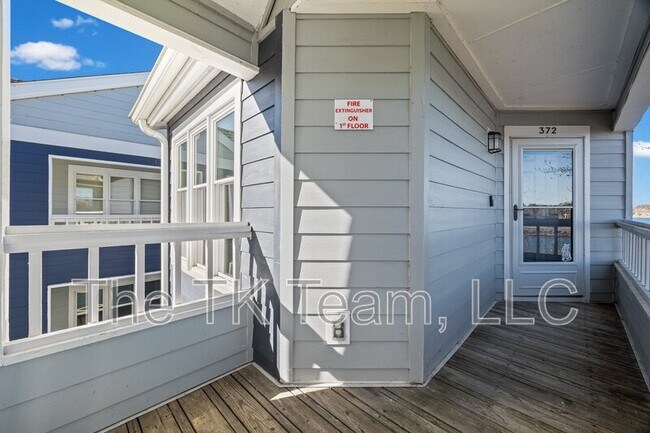 Building Photo - 372 Northwest Dr