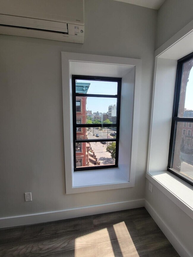 Foto del edificio - 239 Lenox Ave