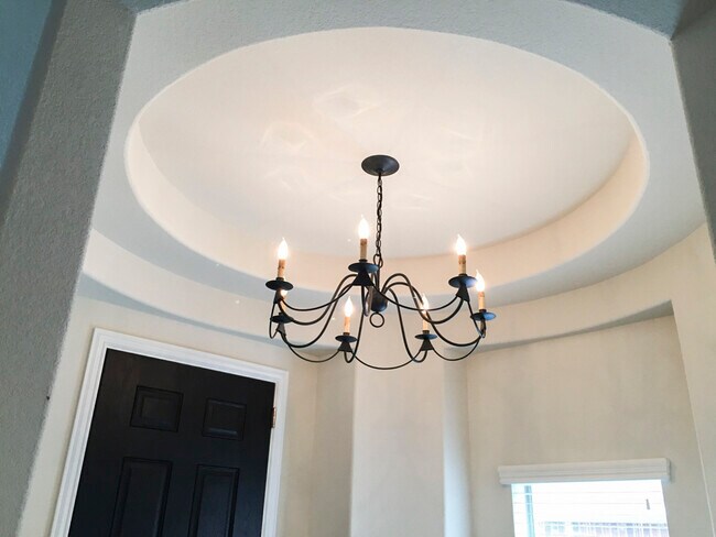 Building Photo - 210 Saffron Springs