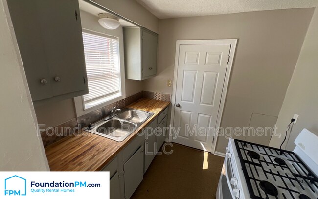 Building Photo - 123 Eastview Dr