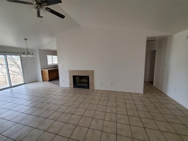 Foto del edificio - 7209 Ritchie Dr