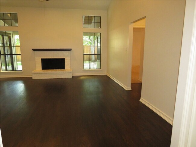 Foto del edificio - 2308 Crestmeadow St