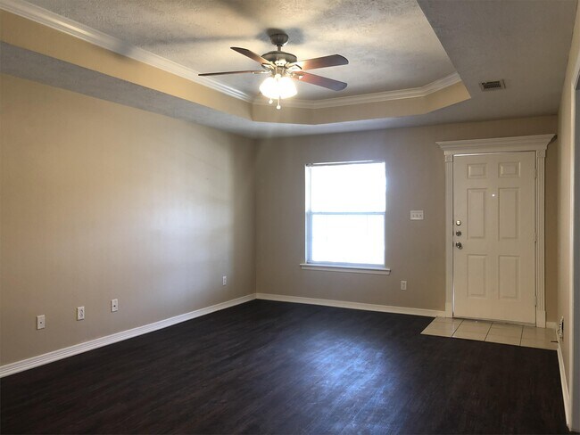 Building Photo - 1401 Western Oaks Ct