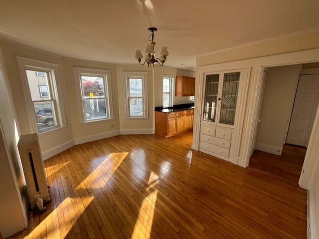 Photo - 5 bed 2 bath near Tuffts.... House