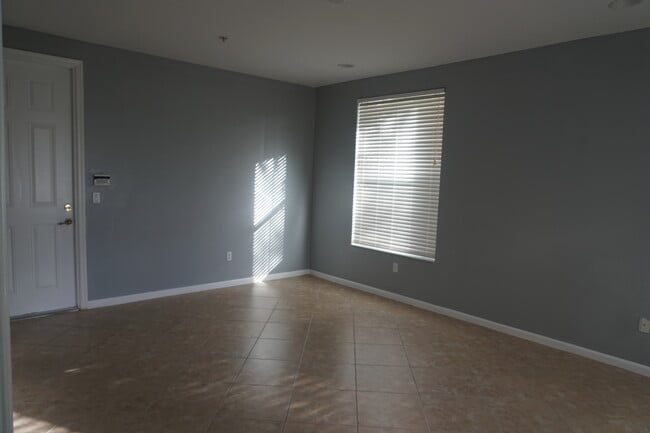 Foto del edificio - 3919 Passion Flower Rd