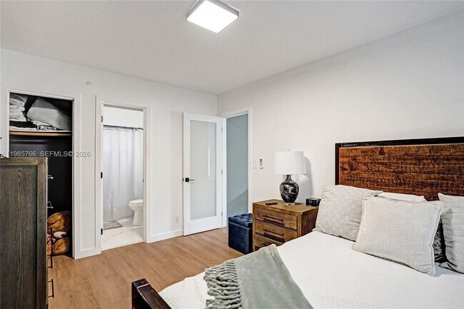 Foto del edificio - 754 NE 40th St