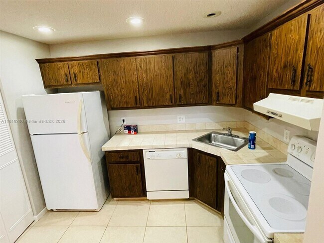 Foto del edificio - 123 Lake Pine Cir