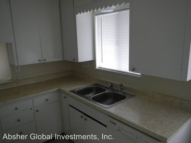 Building Photo - 2 br, 2 bath House - 400 E 7TH STREET