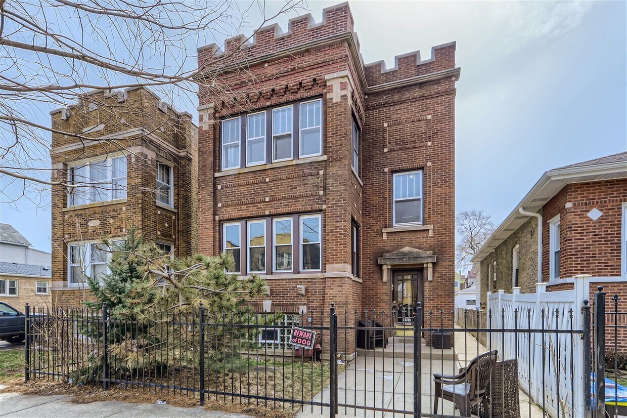 Primary Photo - 3741 W Windsor Ave