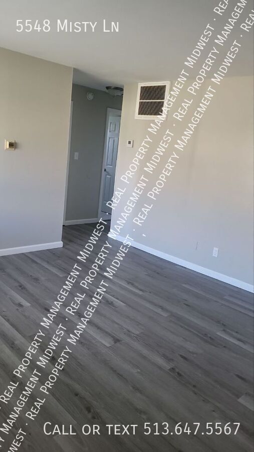 Foto del edificio - 5548 Misty Ln