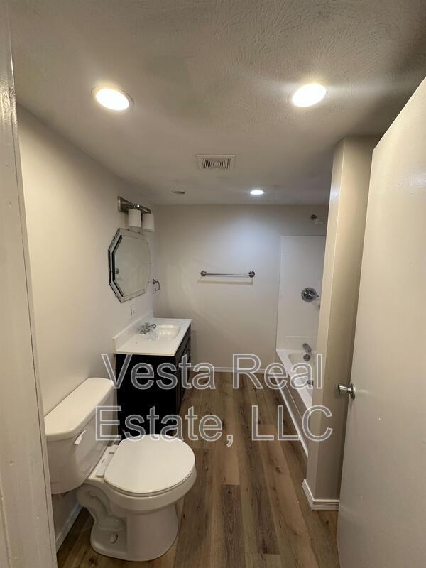 Foto del edificio - 1211 W Market St