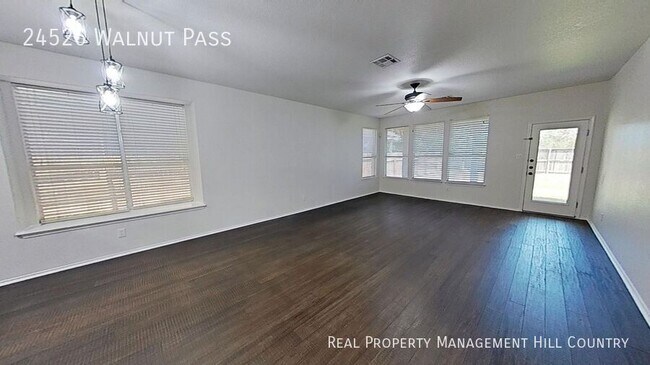 Foto del edificio - 24526 Walnut Pass