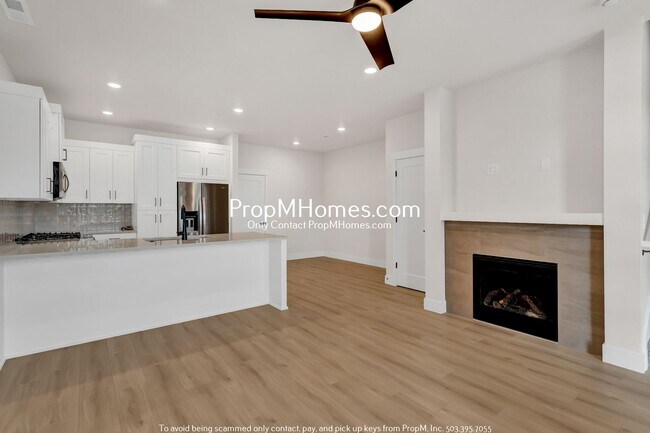 Foto del edificio - Modern 3 Bedroom Townhome in Reed's Crossing!