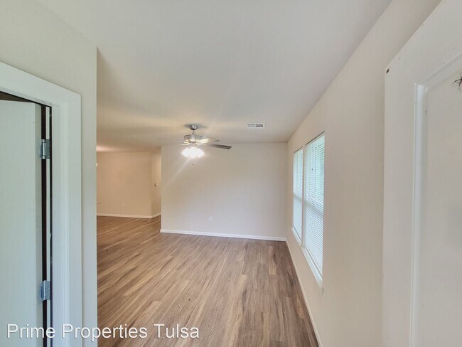 Building Photo - 3 br, 2 bath House - 1909 Mulberry St.