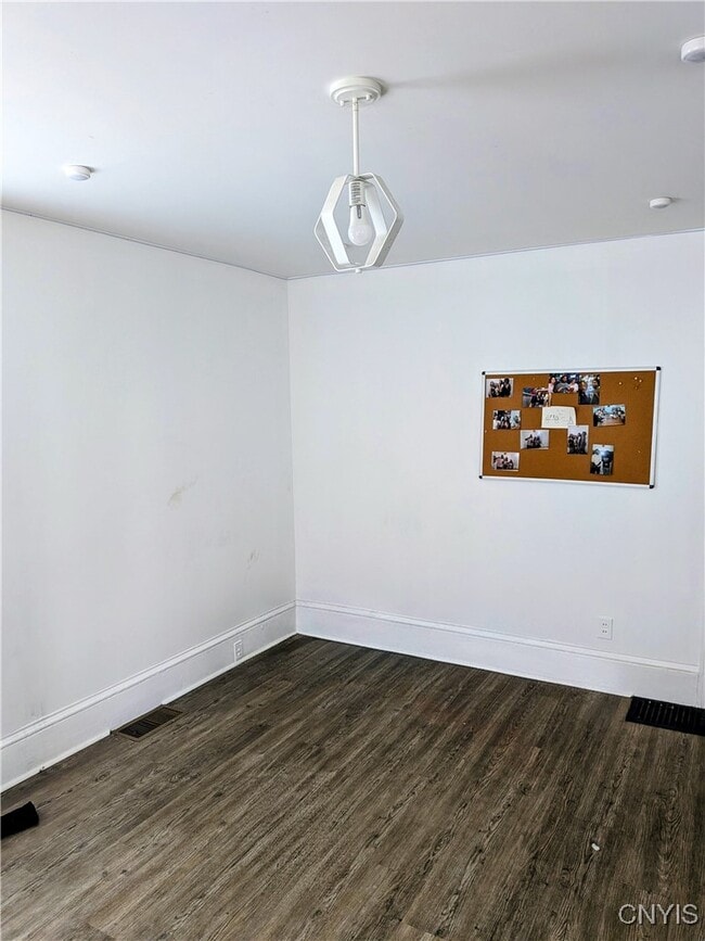 Building Photo - 77 Lincoln Ave