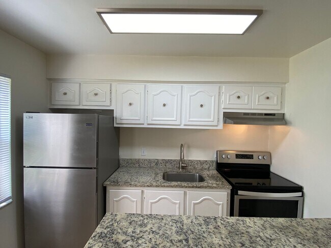 Building Photo - Move-In Special - $500 CREDIT! One Bedroom...