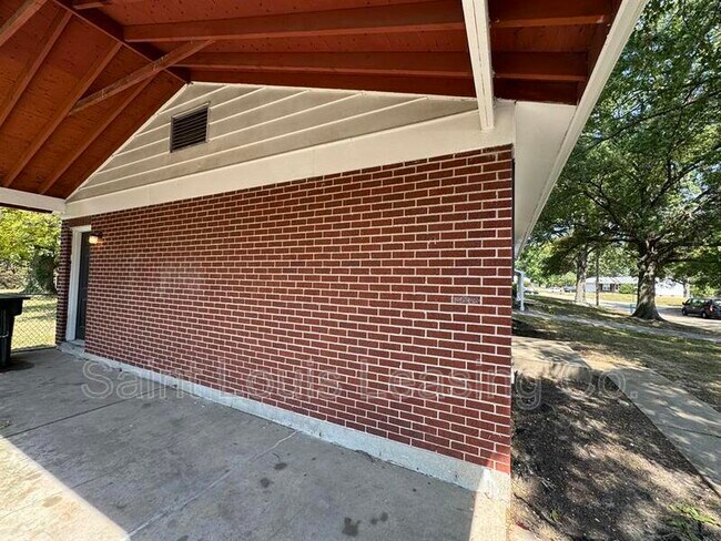 Foto del edificio - 10423 Tanner Dr