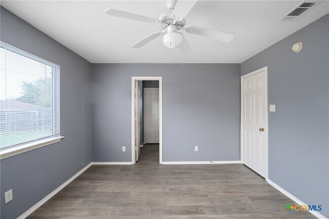 Building Photo - 2611 Haven Dr