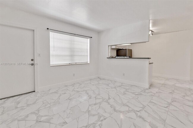 Foto del edificio - 645 NE 77th St