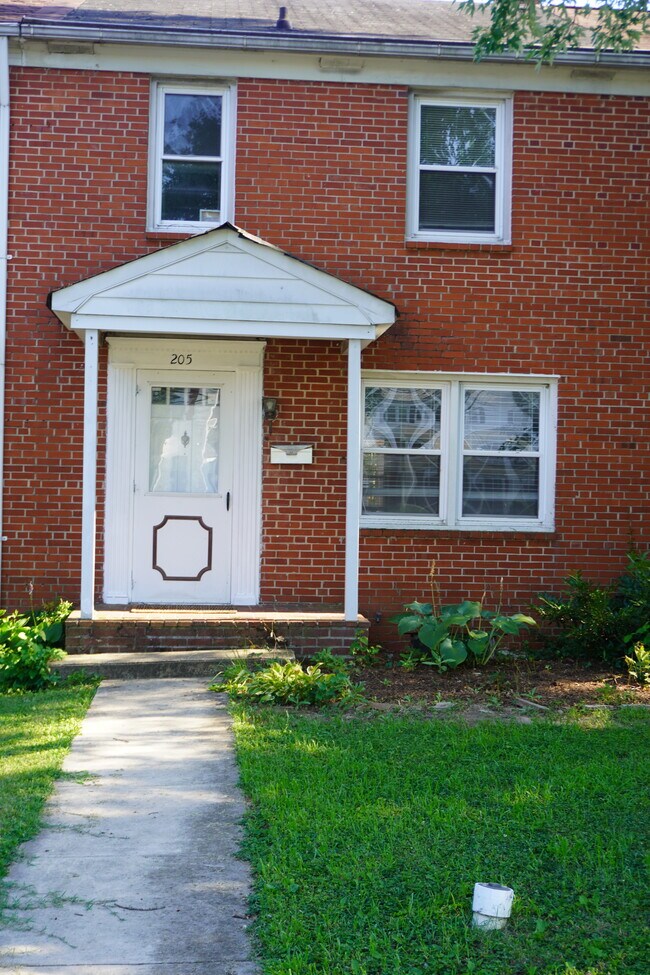 Foto del edificio - 205 Burke Ave