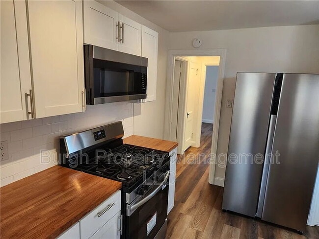 Building Photo - 331 Redwood St