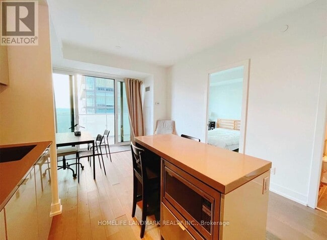 Building Photo - 7 Grenville St