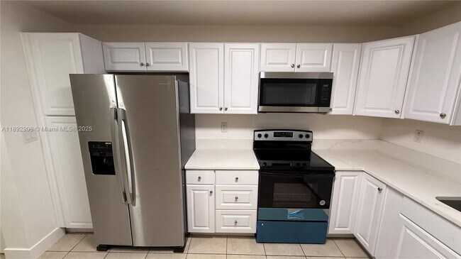 Building Photo - 6046 SW 40th St