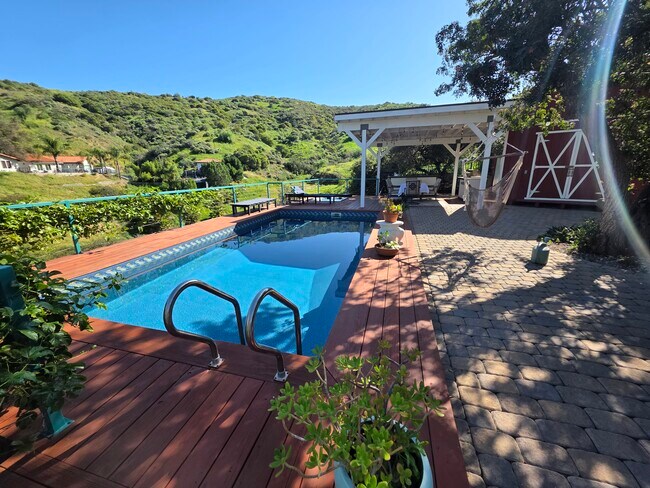 Building Photo - 9565 Dale Ave