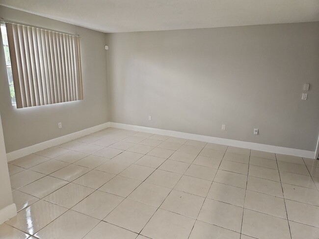 Photo - Pretty 1/1 in Gated Community w/Awesome Am... Apartment