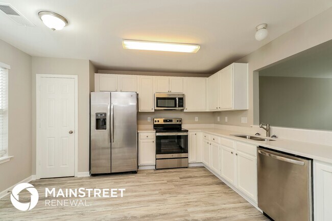 Building Photo - 421 Peachtree Rd