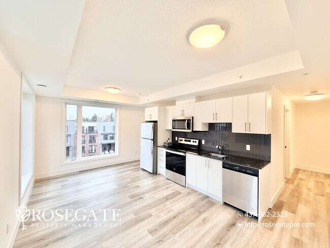 Photo du bâtiment - Modern Corner Condo with Balcony, Parking & Pet-Friendly Living in Waterloo