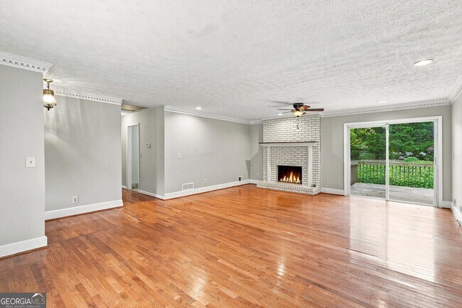 Building Photo - 4548 Shallowford Rd