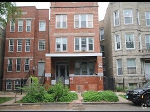 Building Photo - 1424 N Maplewood Ave