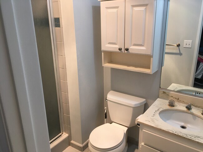 1 bath with shower - 128 15th St