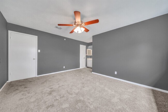 Foto del edificio - 14830 Keelby Dr
