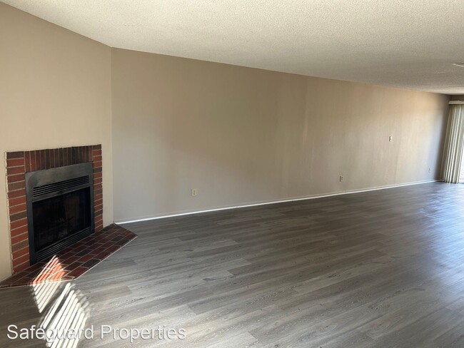Building Photo - 2 br, 1.5 bath House - 16126 Cornuta Ave. ...