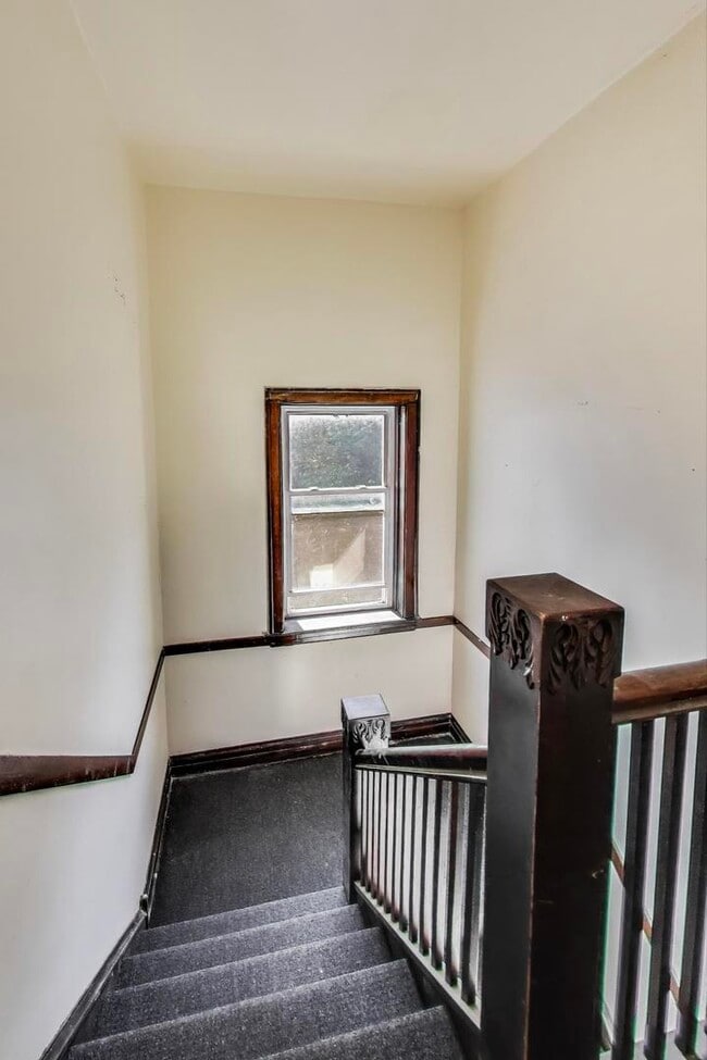 Building Photo - 5015 N Springfield Ave