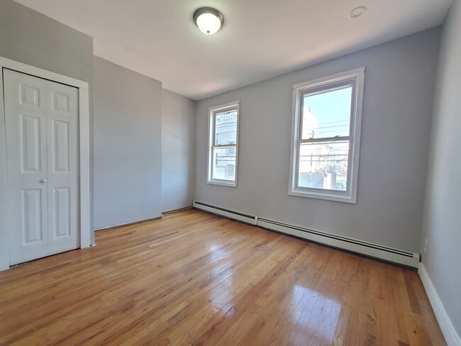 Foto del edificio - 179 Armstrong Ave