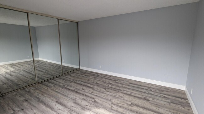 Building Photo - 3322 San Fernando Dr