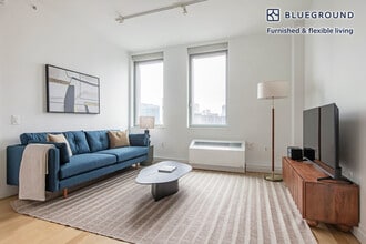 Building Photo - 550 W 54th St