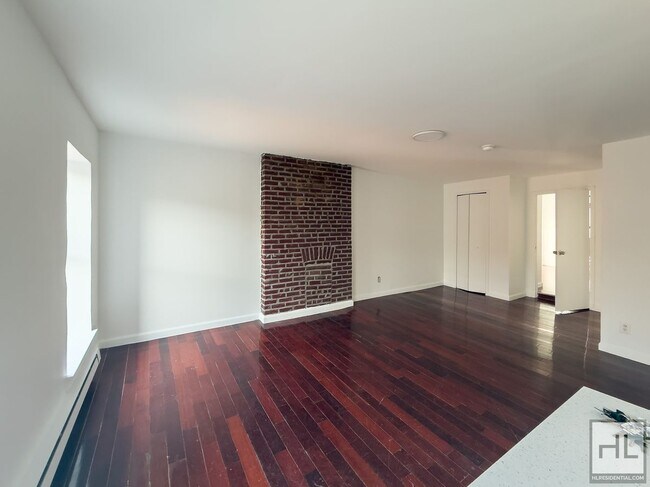 Foto del edificio - FULTON STREET / Available Now – No Fee! Sp...
