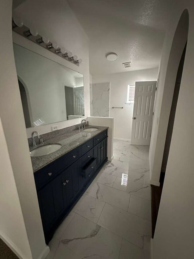 Foto del edificio - 703 Flagstone St