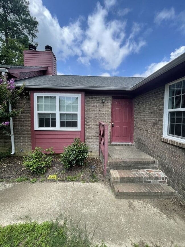 Building Photo - 2bd 2ba Townhome!