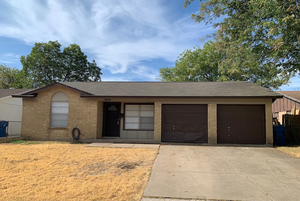 1644 Americana Blvd, Blue Mound, TX 76131 House for Rent in Blue